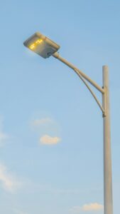 Czy lampy uliczne solarne to dobry wybór?