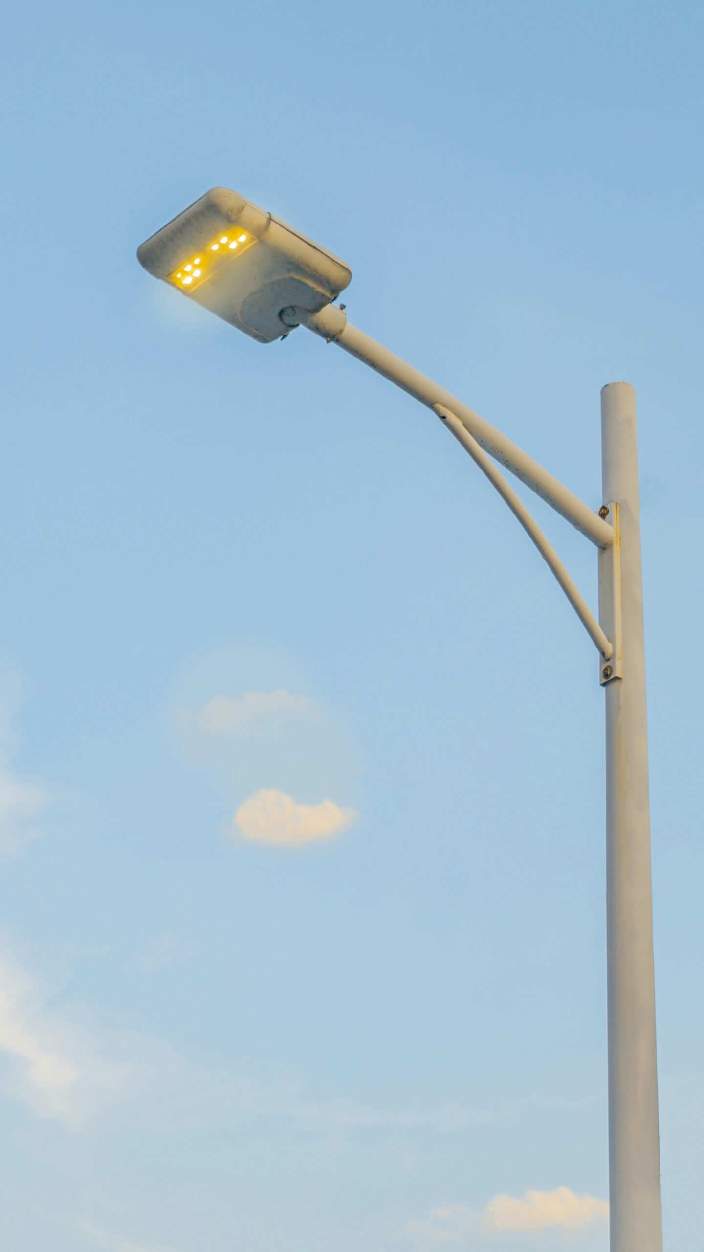 Czy lampy uliczne solarne to dobry wybór?